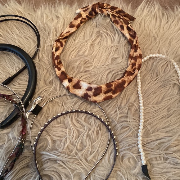 Multiple women’s headbands - Picture 3 of 5